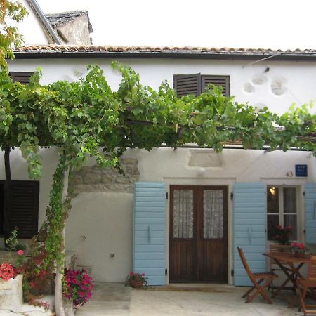 Holiday Home Trostova Kuca Pazin Værelse billede