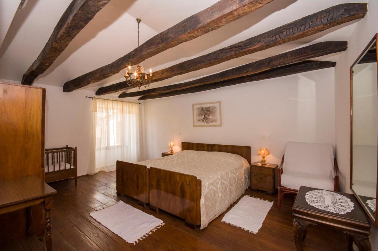 Holiday Home Trostova Kuca Pazin Eksteriør billede